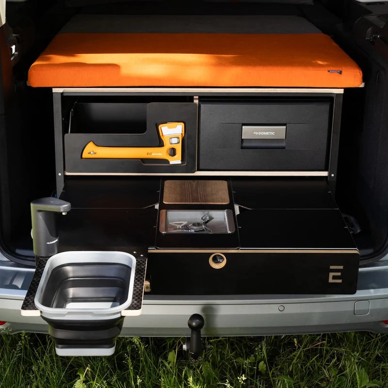 EGOE Nestbox M Komplettset – Campingbox mit Küche, Kühlschrank-Platz & Bett