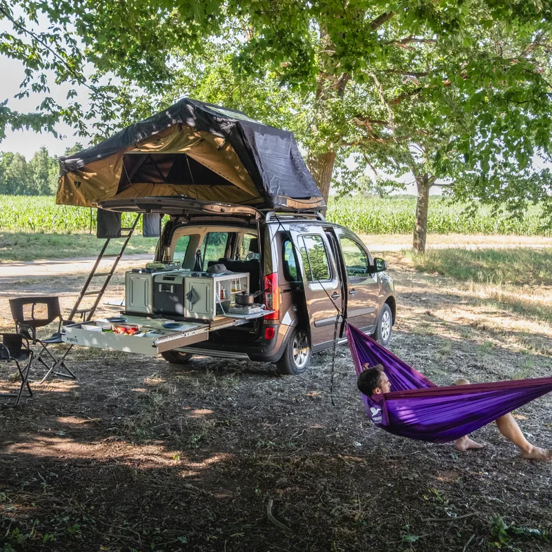 squiq Traveler max – Campingbox und Kofferraumauszug für Vans
