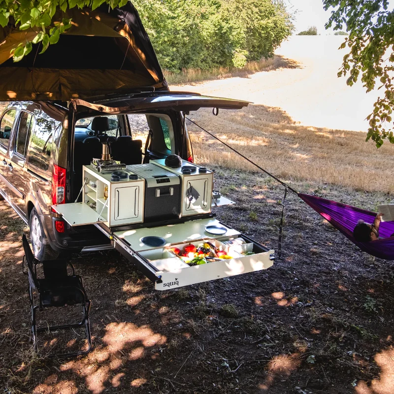 squiq Traveler max – Campingbox und Kofferraumauszug für Vans