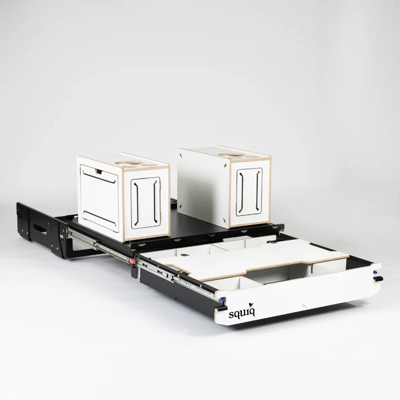 squiq Traveler compact – Campingbox und Kofferraumauszug für kleine Kombis