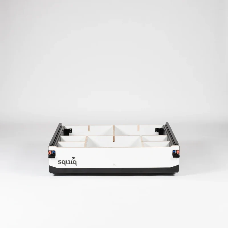 squiq Traveler compact – Campingbox und Kofferraumauszug für kleine Kombis