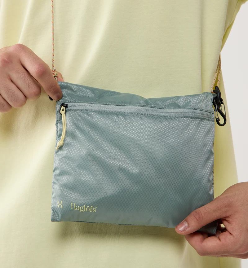 Flat accessory bag