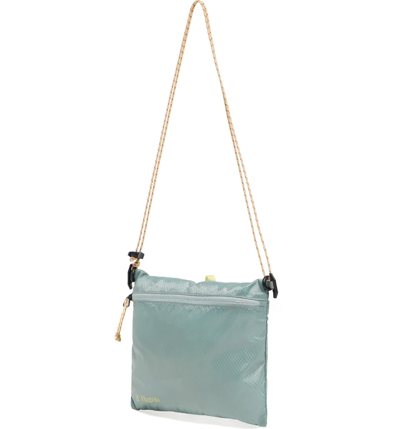 Flat accessory bag