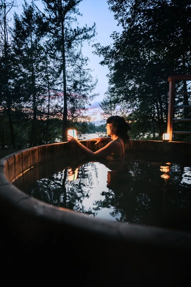 Alpenglow 250 Lantern - Laddningsbar lykta med LED