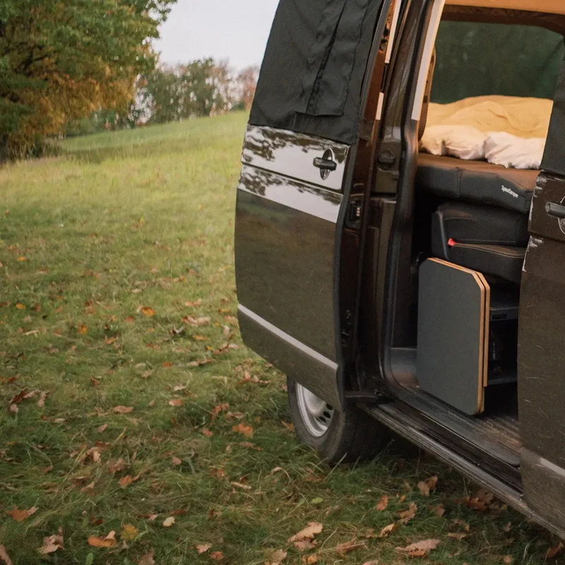 TableBox Stauraum mit Klapptisch für VW T5 / T6 / T6.1 Multivan & Beach von SpaceCamper Modular