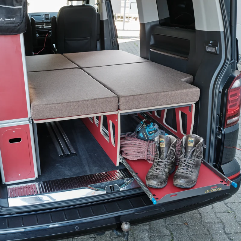 CENTERLINE Komplettset inkl. Küche, Bett mit Heckauszug, Schränken und Kühlbox