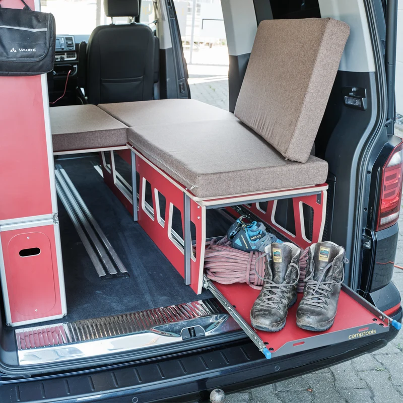 CENTERLINE Komplettset inkl. Küche, Bett mit Heckauszug, Schränken und Kühlbox