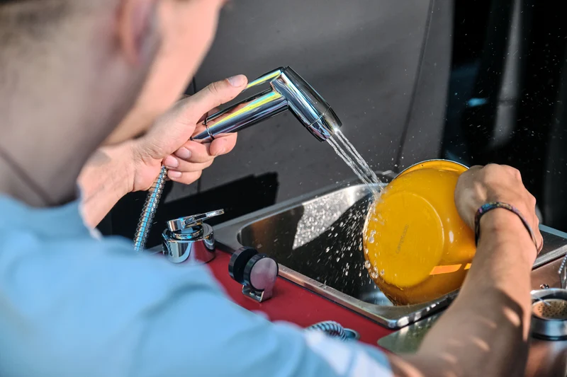 CENTERLINE Möbelzeile inklusive Küche, Schränke und Kühlbox
