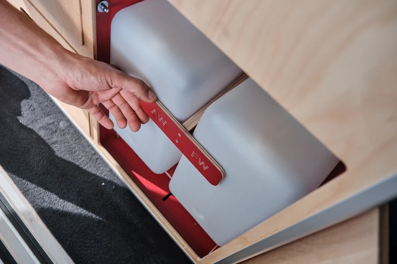 CENTERLINE Möbelzeile inklusive Küche, Schränke und Kühlbox