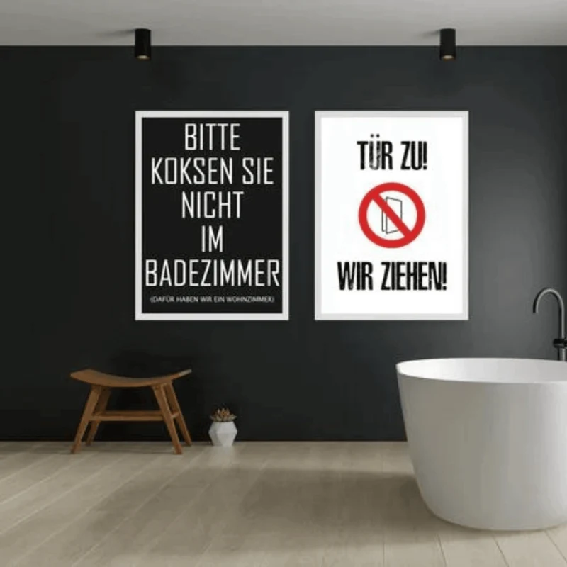 Poster/Plakat SET A3 „Tür zu! Wir ziehen!" + "Bitte Koksen Sie nicht im Badezimmer" inkl. Rahmen