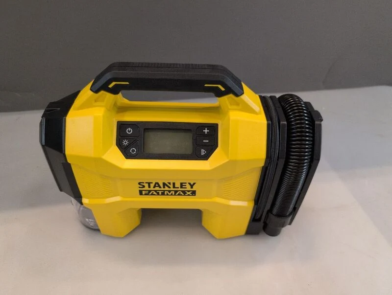 B-Ware Stanley Akku-Kompressor 10 Bar 12 V Adapter Digitales Display Luftpumpe 2.95kg