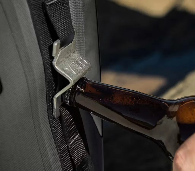 YETI® Molle Flaschenöffner