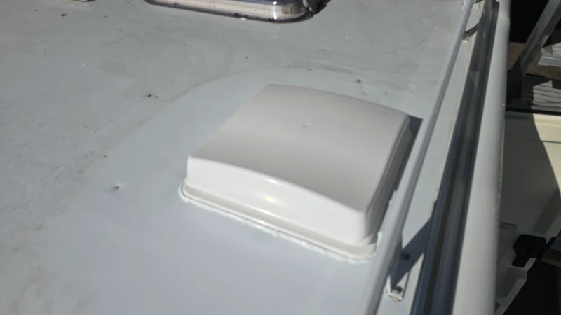 Dachfenster, 28x28cm, mit Ventilator, 12V, blickdicht