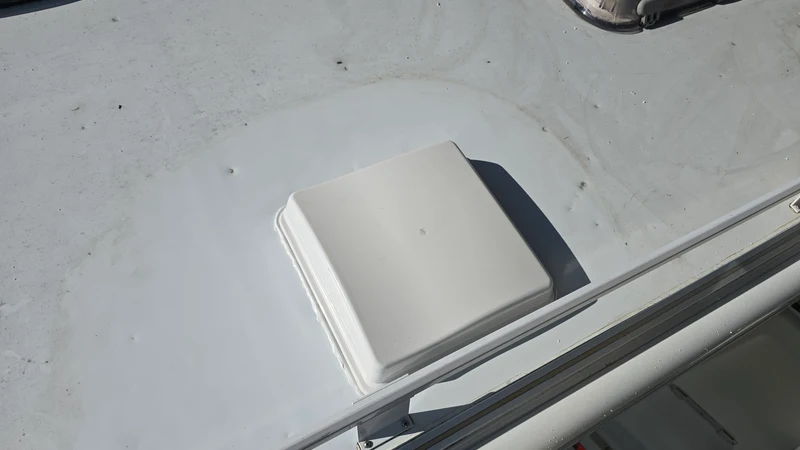 Dachfenster, 28x28cm, mit Ventilator, 12V, blickdicht