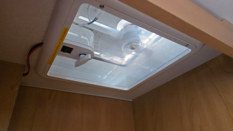 Dachfenster, 28x28cm, mit Ventilator, 12V, blickdicht