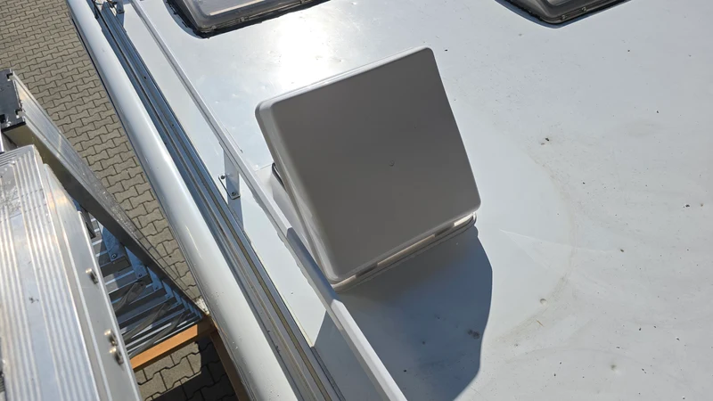 Dachfenster, 28x28cm, mit Ventilator, 12V, blickdicht