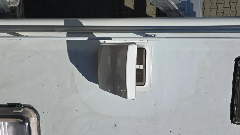 Dachfenster, 28x28cm, mit Ventilator, 12V, blickdicht
