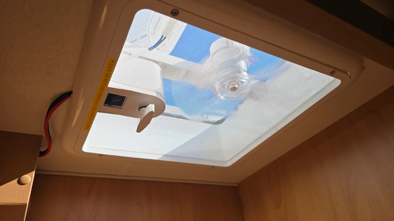 Dachfenster, 28x28cm, mit Ventilator, 12V, blickdicht