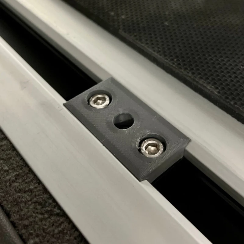 Befestigungsset VW T7 New Multivan / Ford Tourneo Custom 2023 Schienensystem (2 Stück)