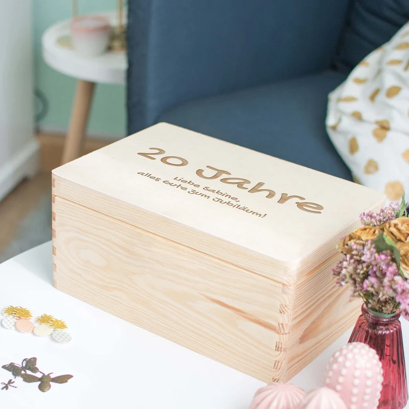 LAUBLUST Holzkiste mit Wunschgravur, Erinnerungsbox aus Kiefernholz