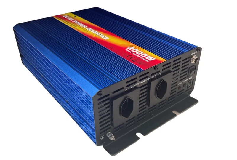 High-End Wechselrichter mit 3000W Dauerleistung, CH-Steckdose und Option für Fernbedienung