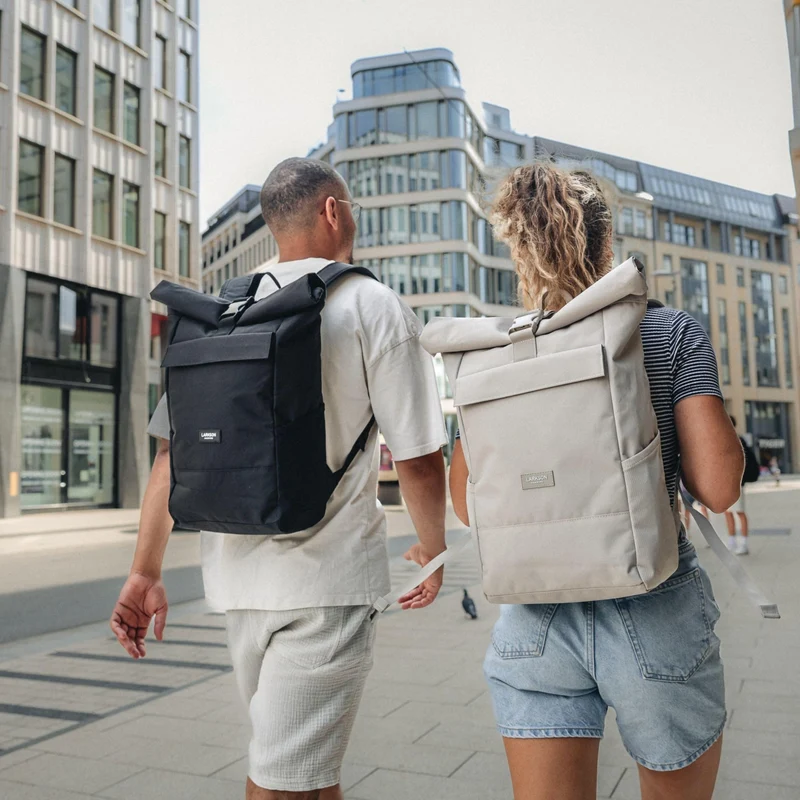 LARKSON No 4 Rolltop Rucksack schwarz mit Laptopfach bis 16 Zoll
