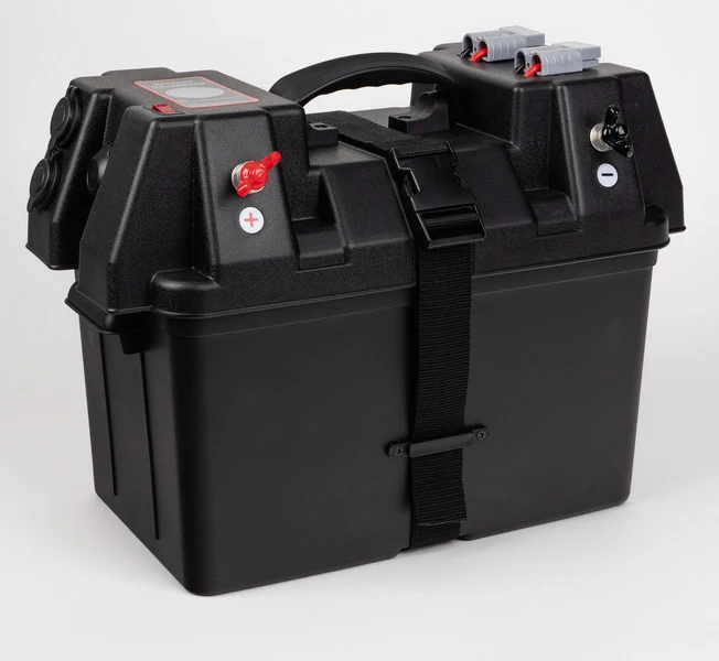 Batteriebox, mit Aussenklemmen, Carbest