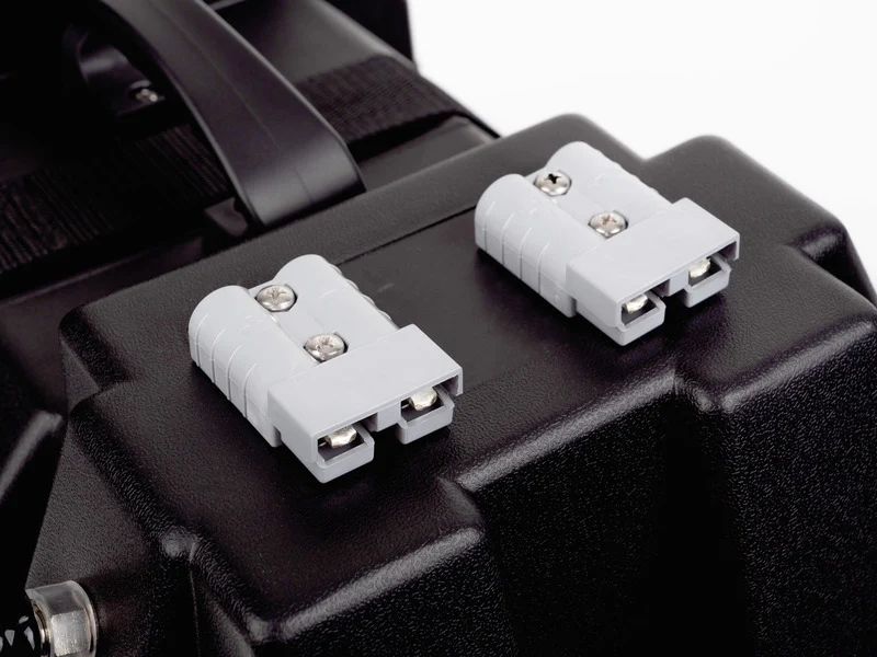 Batteriebox, mit Aussenklemmen, Carbest