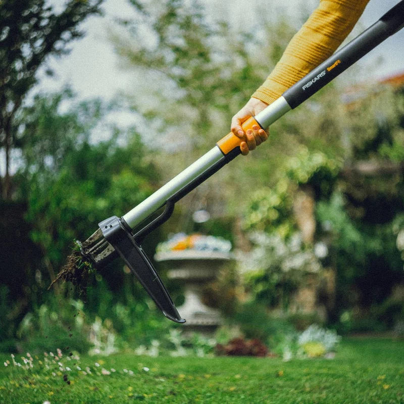 Fiskars Smart-Fit Teleskop-Unkrautstecher Schwarz/Orange